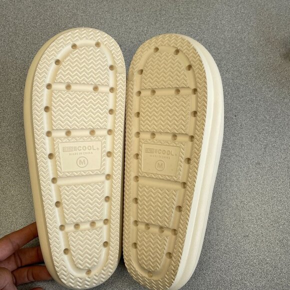 NEW 32 Degrees Women's M 7.5-8.5 Cushion Slide Sandals Cream EVA Ultra Soft - Picture 4 of 7